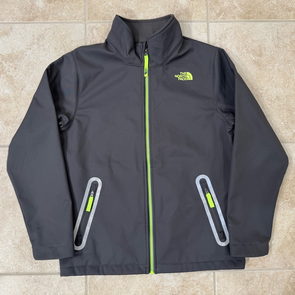 The North Face Boy's Apex Bionic Softshell
Size: Large (14/16)
Color: Grey